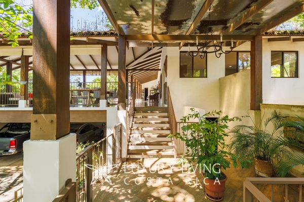 20423–PRECIO SUPER REDUCIDO/Casa con terreno, piscina y casa huéspedes, San Pedro, San José Province, Turrubares, Costa Rica — photo 4 of 5