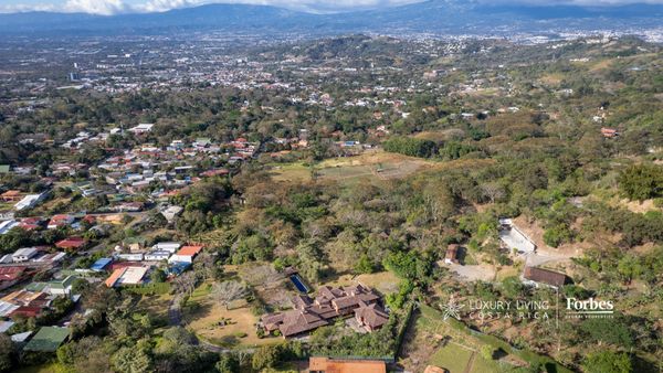19759 – Obra Arquitectónica Estilo Hacienda en Tranquilo Oasis Natural, San José Province, Santa Ana, Costa Rica — foto 3 de 5