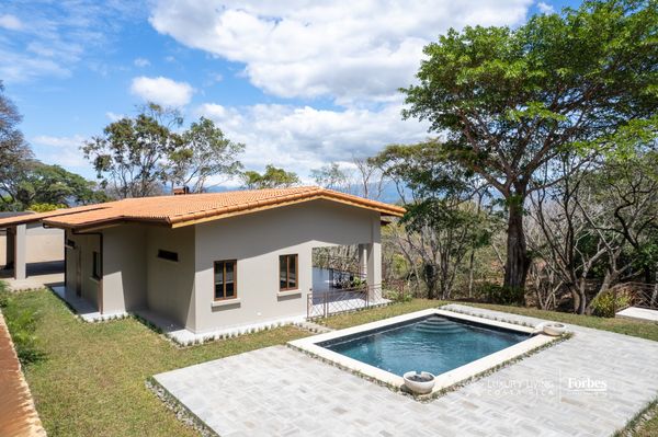 21333 - Contemporary Valley View One-Story House with Large Terrace, Alajuela Province, Jesús, Sabana Larga, Costa Rica — photo 2 of 5
