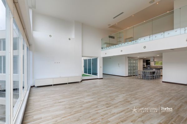 21351 - Spacious Penthouse with excellent location and panoramic views, Calle Los Laureles, San José Province, San Rafael de Escazú, Los Laureles, Costa Rica — photo 3 of 5
