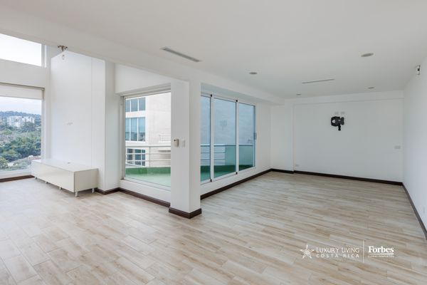 21351 - Spacious Penthouse with excellent location and panoramic views, Calle Los Laureles, San José Province, San Rafael de Escazú, Los Laureles, Costa Rica — photo 2 of 5
