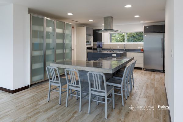 21351 - Spacious Penthouse with excellent location and panoramic views, Calle Los Laureles, San José Province, San Rafael de Escazú, Los Laureles, Costa Rica — photo 4 of 5