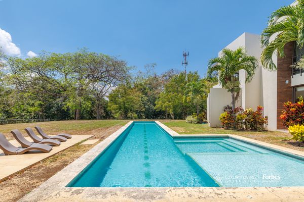 21311 - Single-Level Luxury Home with 6 Bedrooms, Pool, and Large Garden, San José Province, Río Oro, Hacienda del Sol, Costa Rica — foto 1 de 5
