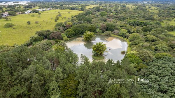 20440 - 46-Hectare Estate with Development Potential in La Garita, Alajuela Province, La Garita, Lagos de El Coyol, Costa Rica — photo 2 of 5