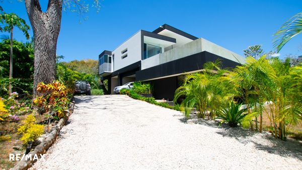 Stunning Modern Home in Black Beauty Community, Guanacaste Province, Ostional, Costa Rica — foto 1 de 5