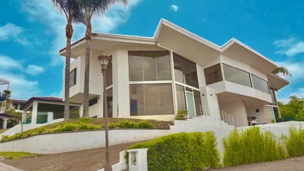 Luxury Duplex for Sale – Gated Community, Escazu-Santa Ana, Costa Rica, San José Province, Santa Ana, Costa Rica — foto 1 de 5