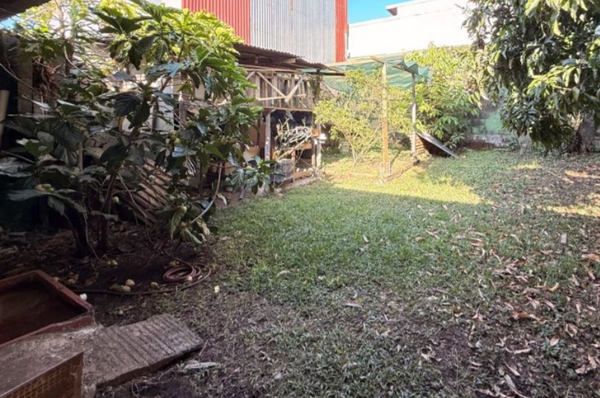 se vende casa con terreno, calle las mercedes — photo 3 of 5