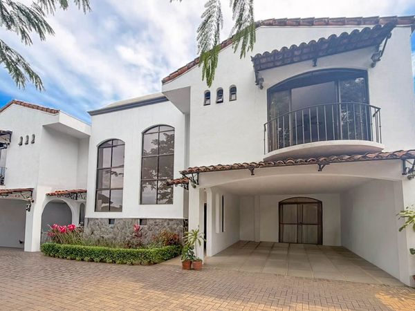 HOUSE FOR SALE IN EL ROBLE GATED COMMUNITY- AVAILABLE FURNISHED AND UNFURNISHED*, Pozos, San José Province, Santa Ana, Costa Rica — foto 1 de 4