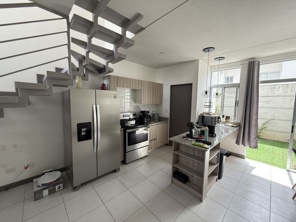 Casa de 2 Habitaciones En Venta en Condominio Latitud 222, Mercedes Norte, Heredia, 2V69+XMH, A vei 31A, Heredia, Mercedes Nte., Costa Rica — photo 2 of 5