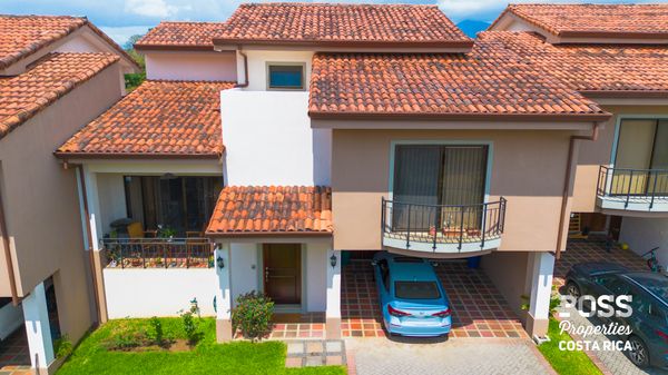 Casa de 3 Niveles en Hacienda Los Reyes – 3 Habitaciones + Parqueo 4 Vehículos, Condominio Los Diamantes, Alajuela Province, Alajuela, Guácima Abajo, Costa Rica — photo 1 of 5