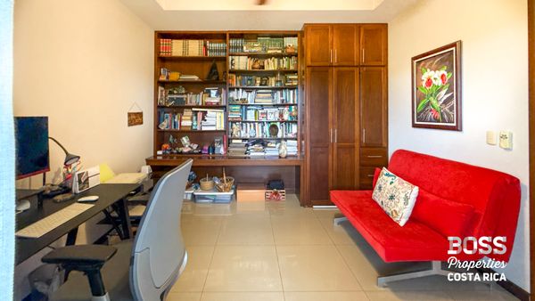 Casa de 3 Niveles en Hacienda Los Reyes – 3 Habitaciones + Parqueo 4 Vehículos, Condominio Los Diamantes, Alajuela Province, Alajuela, Guácima Abajo, Costa Rica — photo 3 of 5