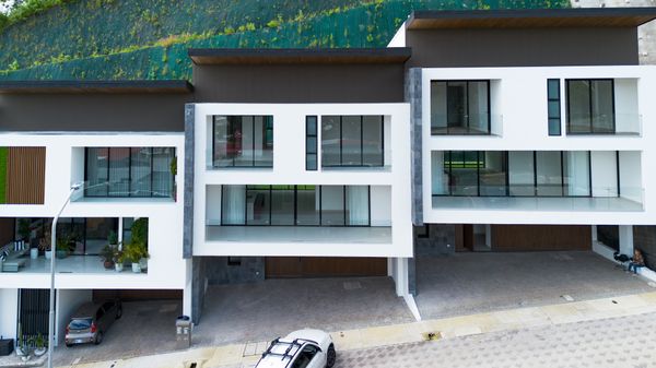 Casa de 4 Habitaciones en Alquiler en Condominio Santa Ana Boulevard, Lindora, Condominio Santa Ana Boulevard, Calle Lindora, San José Province, Santa Ana, Costa Rica — photo 1 of 5