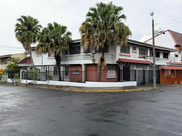 AMPLIA CASA EN VENTA EN ROHRMOSER CON USO DE SUELO MIXTO, San José, San José, Costa Rica — foto 1 de 5