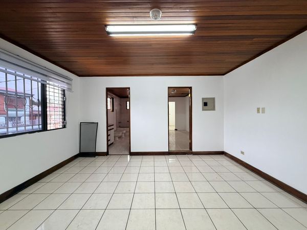 AMPLIA CASA EN VENTA EN ROHRMOSER CON USO DE SUELO MIXTO, San José, San José, Costa Rica — foto 4 de 5