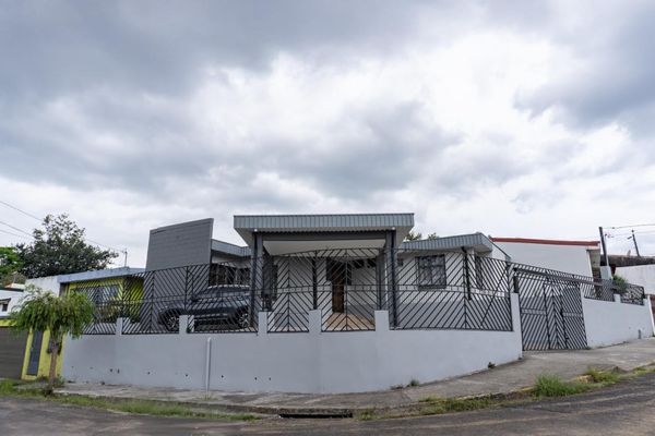 Casa Remodelada en Venta en San Francisco de Dos Ríos, Calle 25, San José, San José, Costa Rica — photo 1 of 5