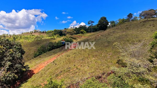 71-Acre Investment Property in Costa Rica with Mountain Views and Water Rights, 2km al Norte de la Iglesia Catolica de Morazan — foto 3 de 4