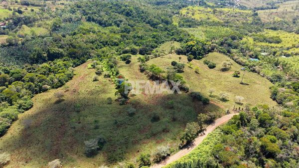 71-Acre Investment Property in Costa Rica with Mountain Views and Water Rights, 2km al Norte de la Iglesia Catolica de Morazan — foto 2 de 4