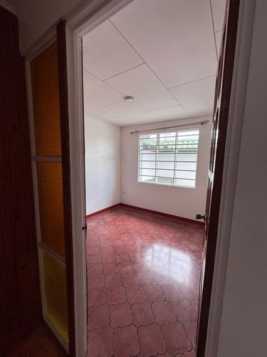 Bella Casa a la Venta, Calle 6, Cartago, Provincia de Cartago, Costa Rica — photo 2 of 5