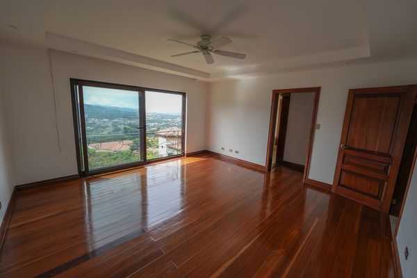 Alquiler de Apartamento de Lujo en Primera Planta en Villa Real Santa Ana, Villa Real Pozos, San José Province, Santa Ana, Ecoresidencial Villa Real, Costa Rica — photo 2 of 5