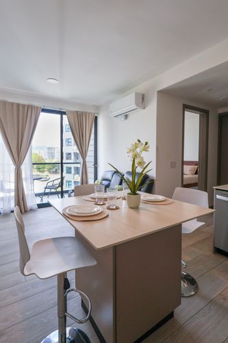 Venta de apartamento totalmente amueblado en Condominio Núcleo Sabana, Calle 46, San José, San José, Costa Rica — foto 1 de 4