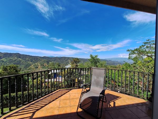 Casa de montaña para remodelar en Ciudad Colón, Calle Altos de San Rafael, San José Province, Los Altos de San Rafael, Costa Rica — foto 4 de 5
